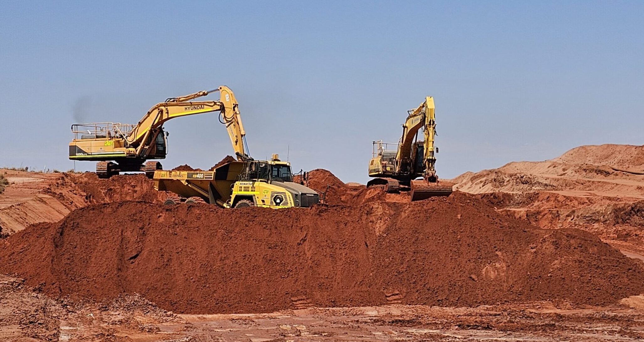 Earthmoving machine hired for the Onslow Iron Haulroad project
